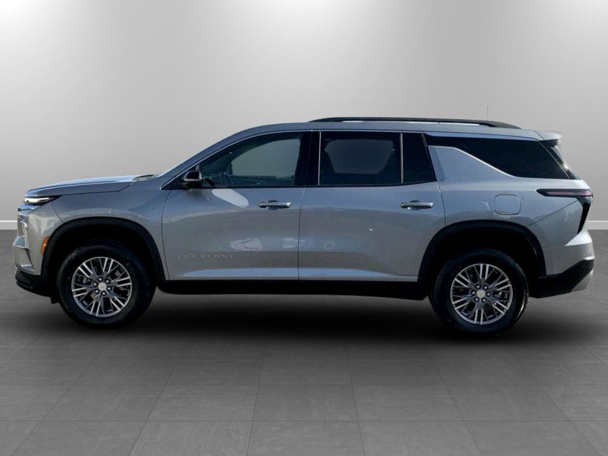 Used 2026 Chevrolet Traverse LT AWD/4WD image 4
