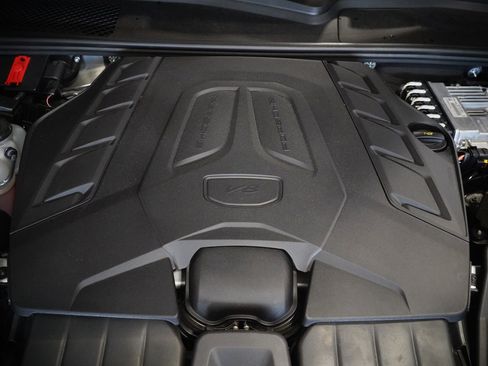 Used 2025 Porsche Cayenne Turbo GT image 34