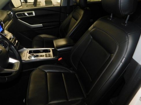 Used 2022 Ford Explorer XLT w/ Equipment Group 202A image 13