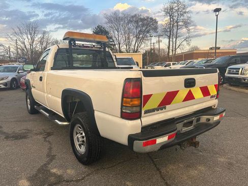 Used 2006 GMC Sierra 2500 W/T w/ Heavy-Duty Power Package RWD image 9