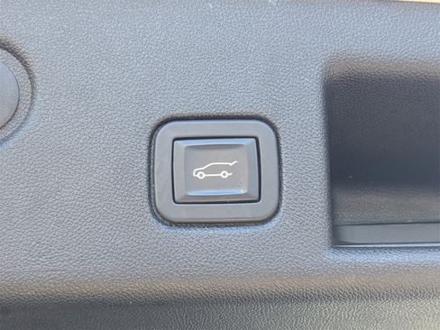 Used 2018 Chevrolet Equinox LT w/ Sun & Infotainment Package image 21