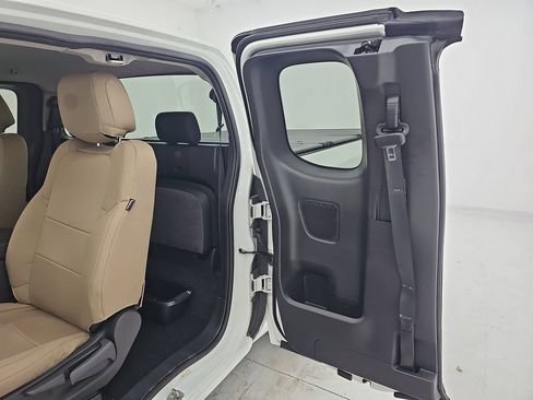 Used 2024 Nissan Frontier S RWD image 15