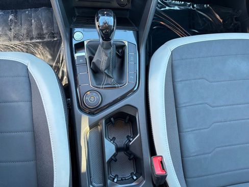 Used 2025 Volkswagen Taos SE image 41