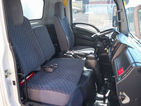 Used 2024 Isuzu NPR RWD image 31