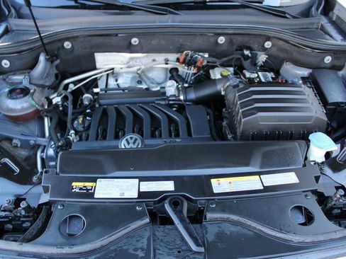 Certified 2022 Volkswagen Atlas Cross Sport SE image 31