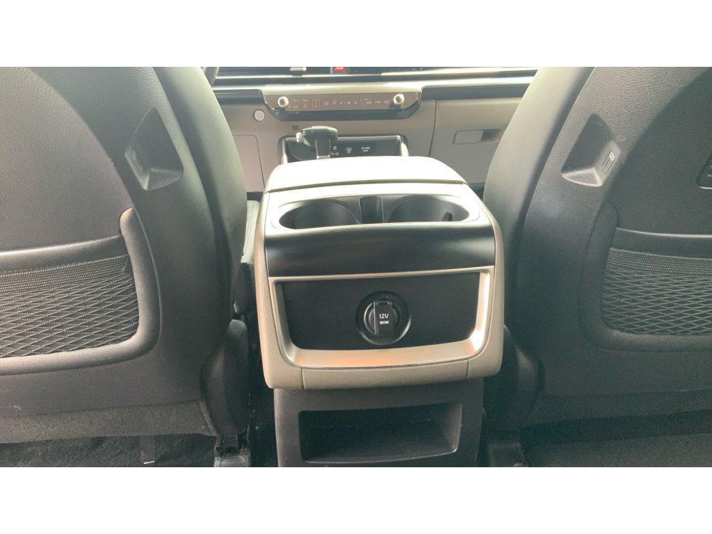 Used 2025 Kia Carnival FWD image 17