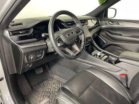 Used 2023 Jeep Grand Cherokee Overland w/ Advanced Protech Group III AWD/4WD image 3