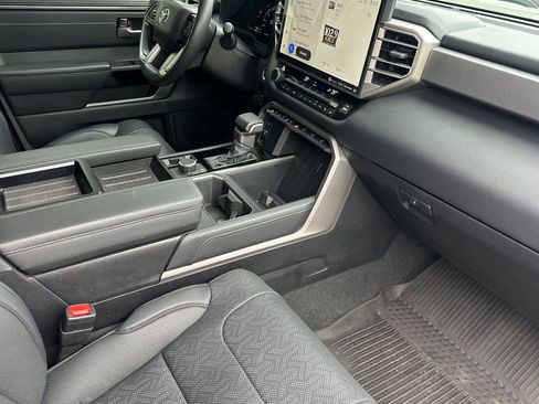 Used 2024 Toyota Tundra Limited AWD/4WD image 11