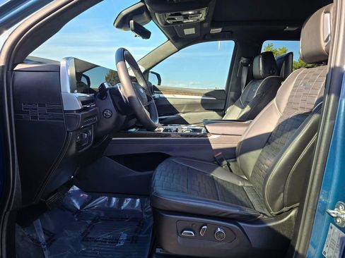 Used 2025 Cadillac Escalade Sport Platinum image 10