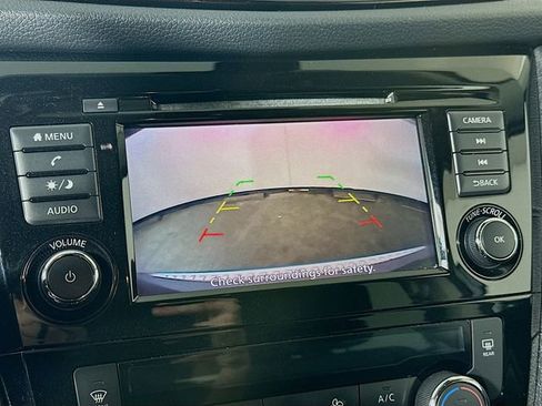 Used 2019 Nissan Rogue SV image 14