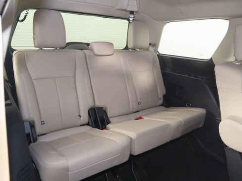 Used 2022 Ford Expedition XLT image 14