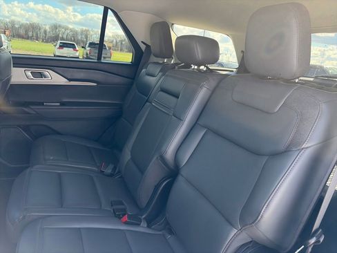 Used 2025 Ford Explorer Active w/ Active Comfort Package image 30