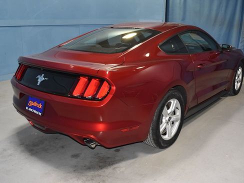 Used 2017 Ford Mustang Coupe image 21