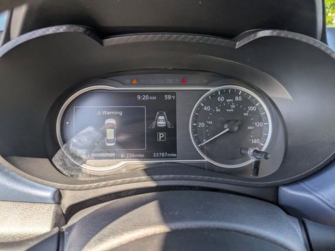 Used 2025 Nissan Versa SV image 10