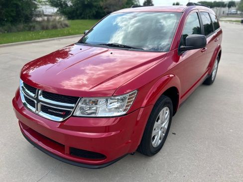 Used 2019 Dodge Journey SE image 2