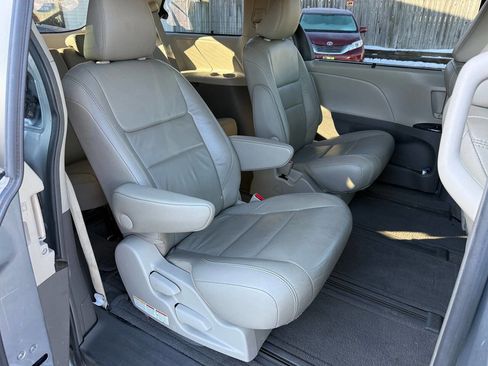 Used 2015 Toyota Sienna XLE Premium AWD/4WD image 78