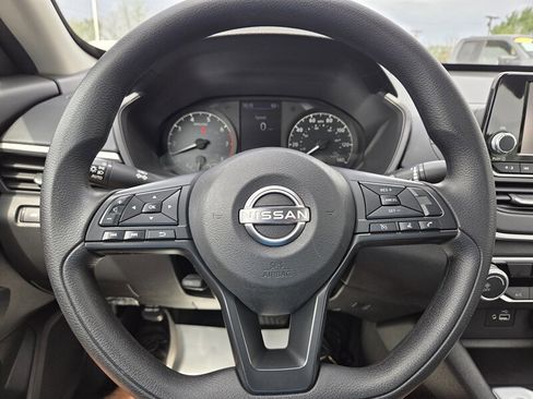 Used 2024 Nissan Altima 2.5 S FWD image 14
