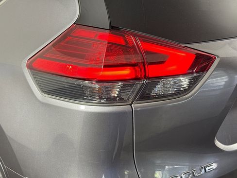 Used 2019 Nissan Rogue SV w/ Premium Package FWD image 36