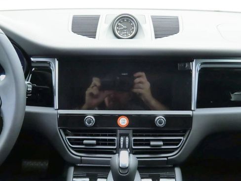 Used 2025 Porsche Macan S AWD/4WD image 16