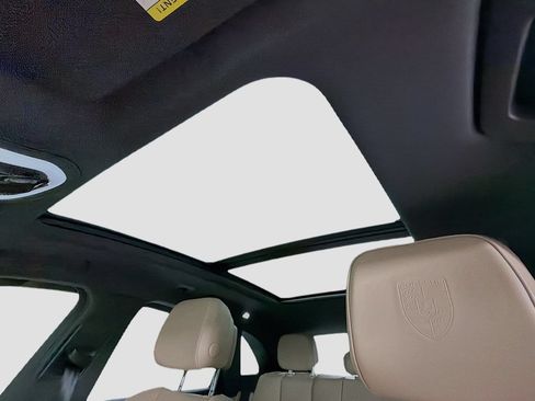 Certified 2021 Porsche Macan S w/ Premium Package Plus AWD/4WD image 24
