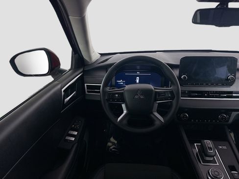 Used 2024 Mitsubishi Outlander SE image 17