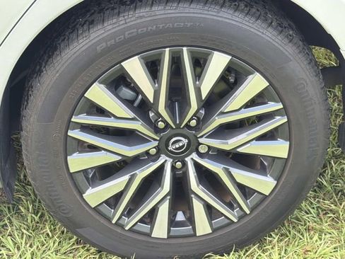 Used 2024 Nissan Altima 2.5 SV FWD image 16