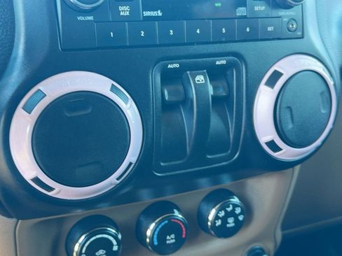 Used 2012 Jeep Wrangler Sahara image 22