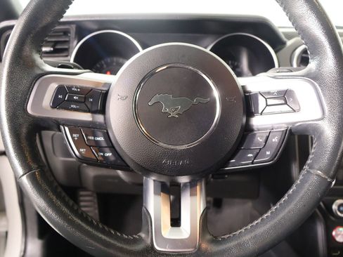 Used 2020 Ford Mustang Coupe RWD image 3