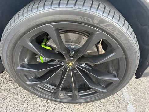 Used 2020 Lamborghini Urus AWD/4WD image 31