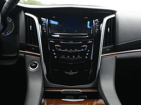 Used 2020 Cadillac Escalade Luxury AWD/4WD image 12
