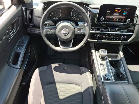 Used 2024 Nissan Pathfinder SV AWD/4WD image 22