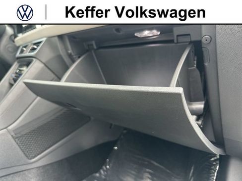 New 2026 Volkswagen Taos SE FWD image 32