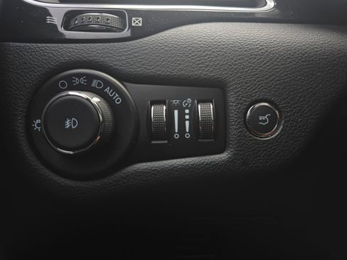 Certified 2023 Jeep Cherokee Altitude Lux image 23