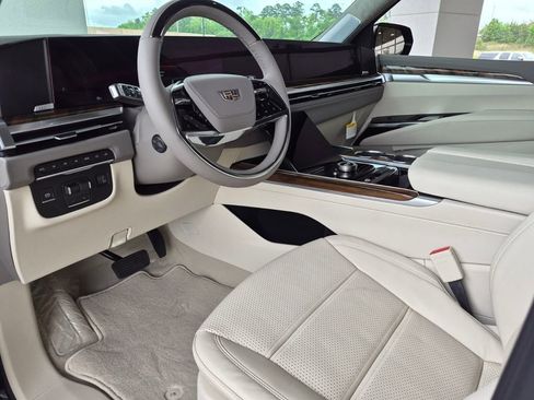 New 2026 Cadillac Escalade ESV Platinum Sport w/ LPO, ONYX Package AWD/4WD image 14