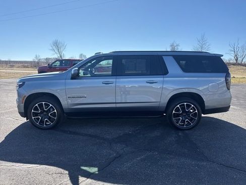 Used 2025 Chevrolet Suburban RST w/ Comfort Package image 6