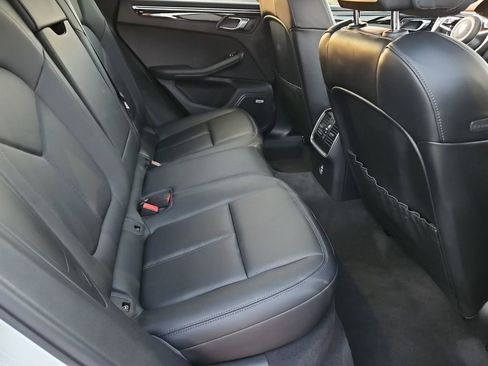Used 2021 Porsche Macan image 18
