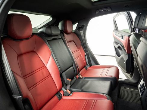 Certified 2024 Porsche Cayenne Coupe AWD/4WD image 23