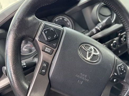 Used 2017 Toyota Tacoma TRD Sport w/ Tow Package AWD/4WD image 25