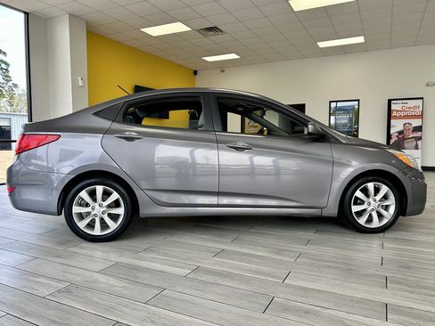 Used 2014 Hyundai Accent GLS w/ Option Group 2 FWD image 5
