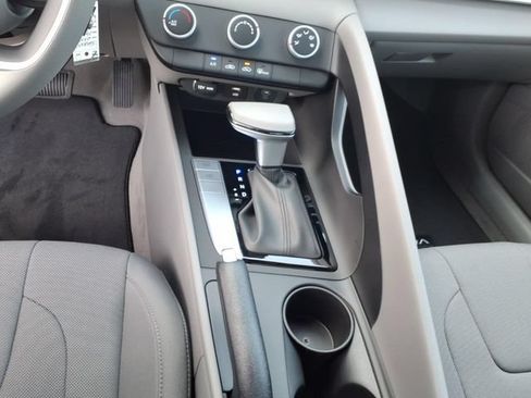 New 2026 Hyundai Elantra SE FWD image 18