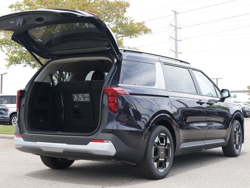New 2026 Kia Carnival EX FWD image 4