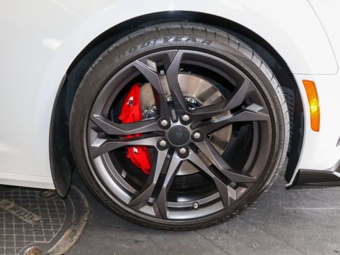 Used 2019 Chevrolet Camaro SS RWD image 35