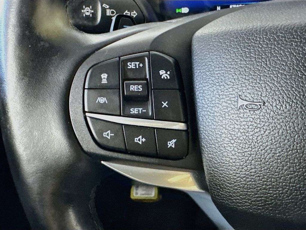 Used 2020 Ford Explorer Platinum w/ Premium Technology Package AWD/4WD image 25
