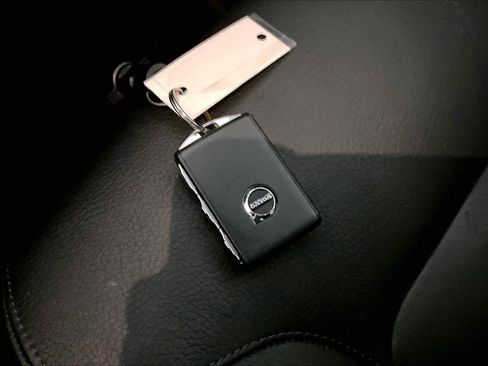 Used 2019 Volvo XC90 T6 Momentum w/ Advanced Package image 15