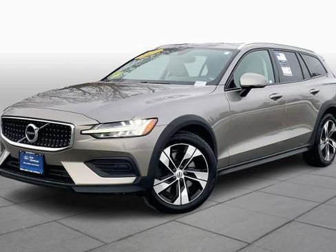 Used 2020 Volvo V60 T5 Cross Country w/ Protection Package Premier image 1
