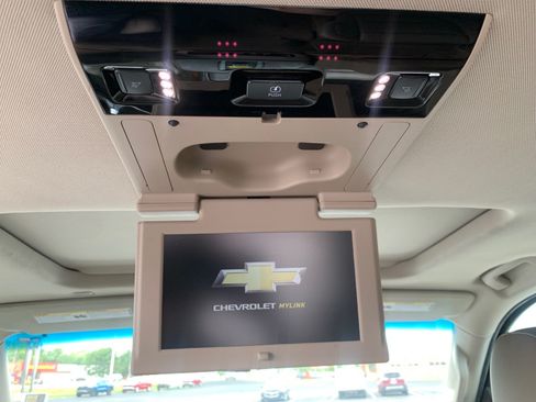 Used 2019 Chevrolet Suburban Premier AWD/4WD image 7