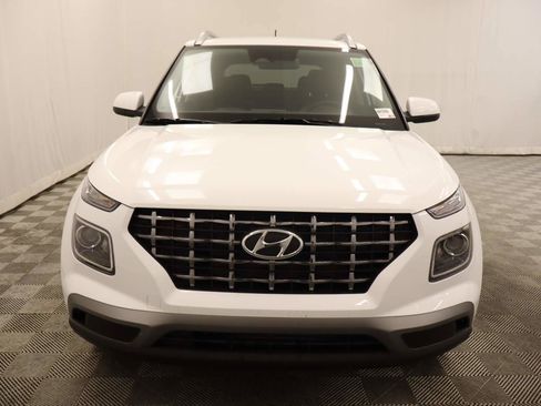 Used 2026 Hyundai Venue SEL FWD image 4