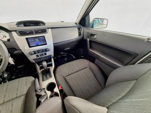 Used 2010 Ford Focus SE FWD image 12