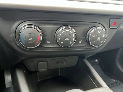 Used 2026 Chevrolet Trax RS image 17