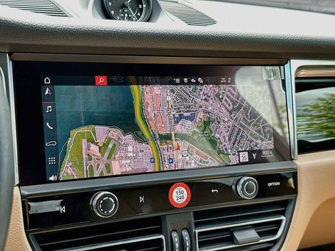 Certified 2026 Porsche Macan AWD/4WD image 16